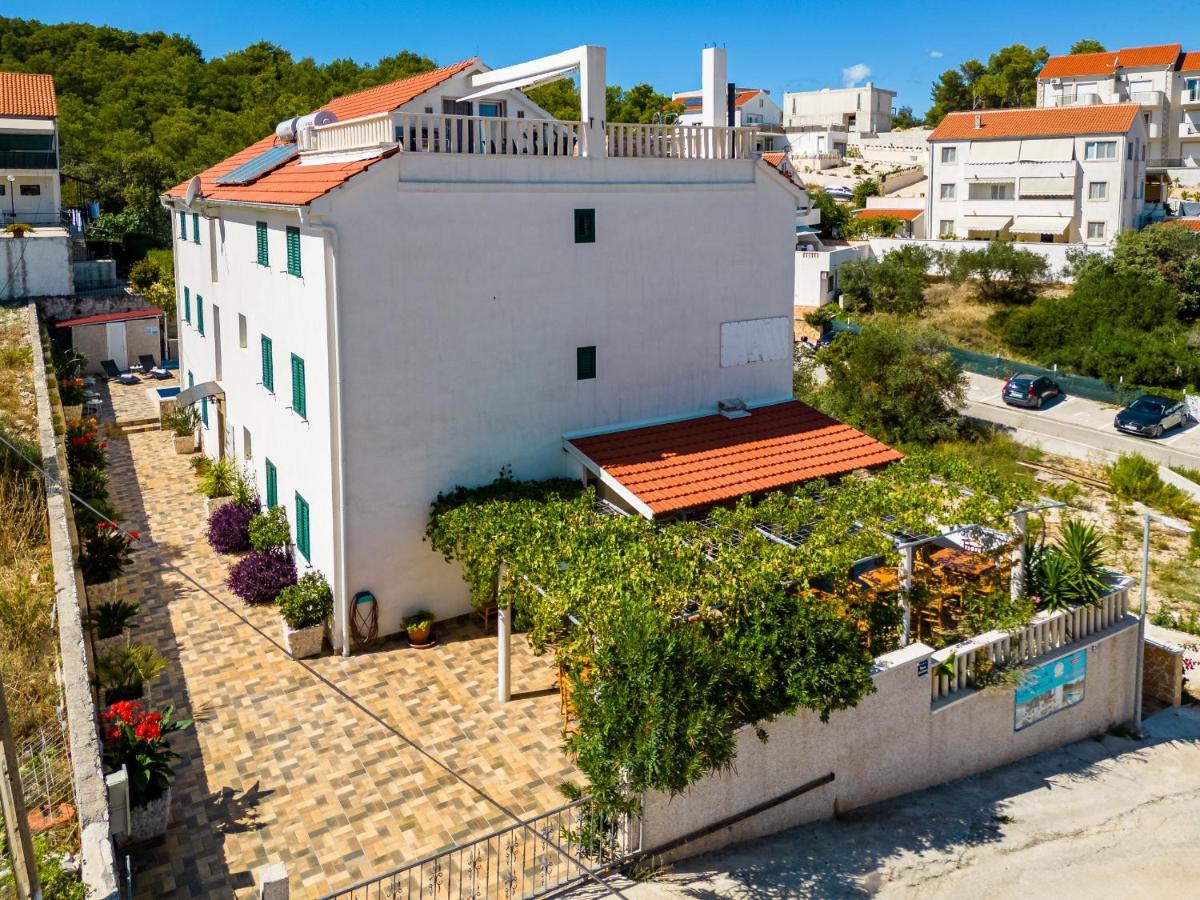 La Perla Apartma *